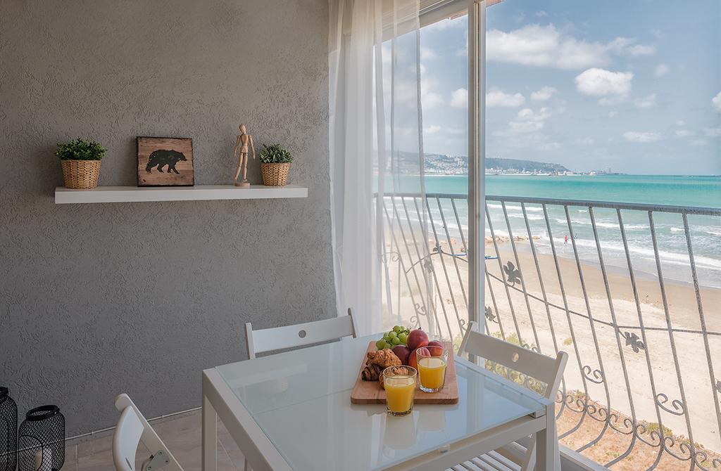 Dream On The Beach Haifa Exterior foto