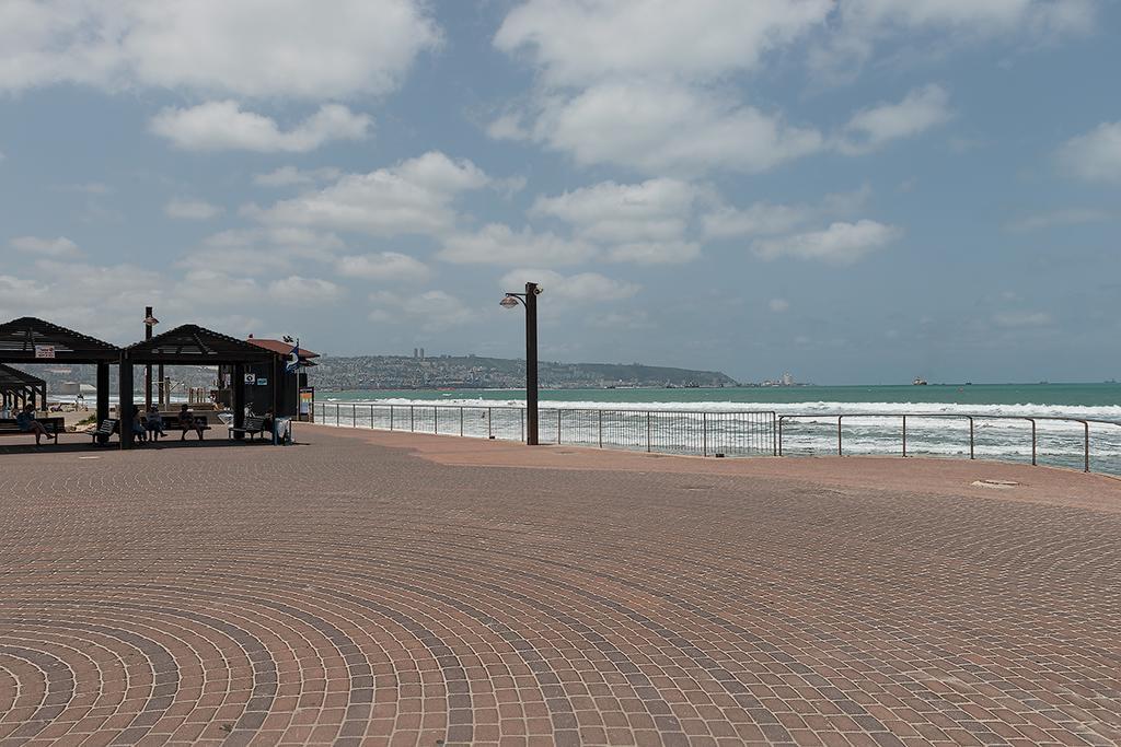 Dream On The Beach Haifa Exterior foto